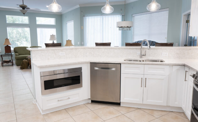 White Shaker Cabinet peninsula