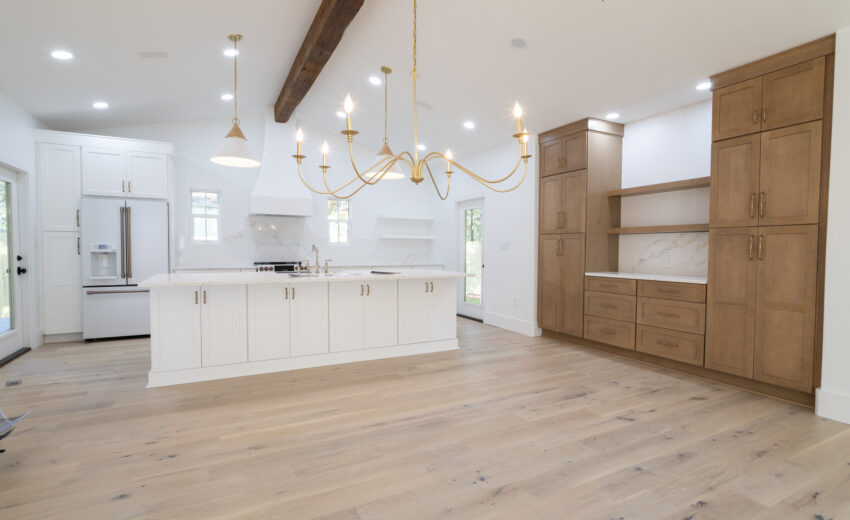 Two-tone Shaker Cabinets White and Maple stained.