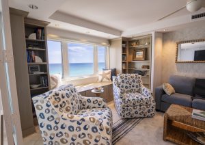 Built in cabinet Bench and bookshelves